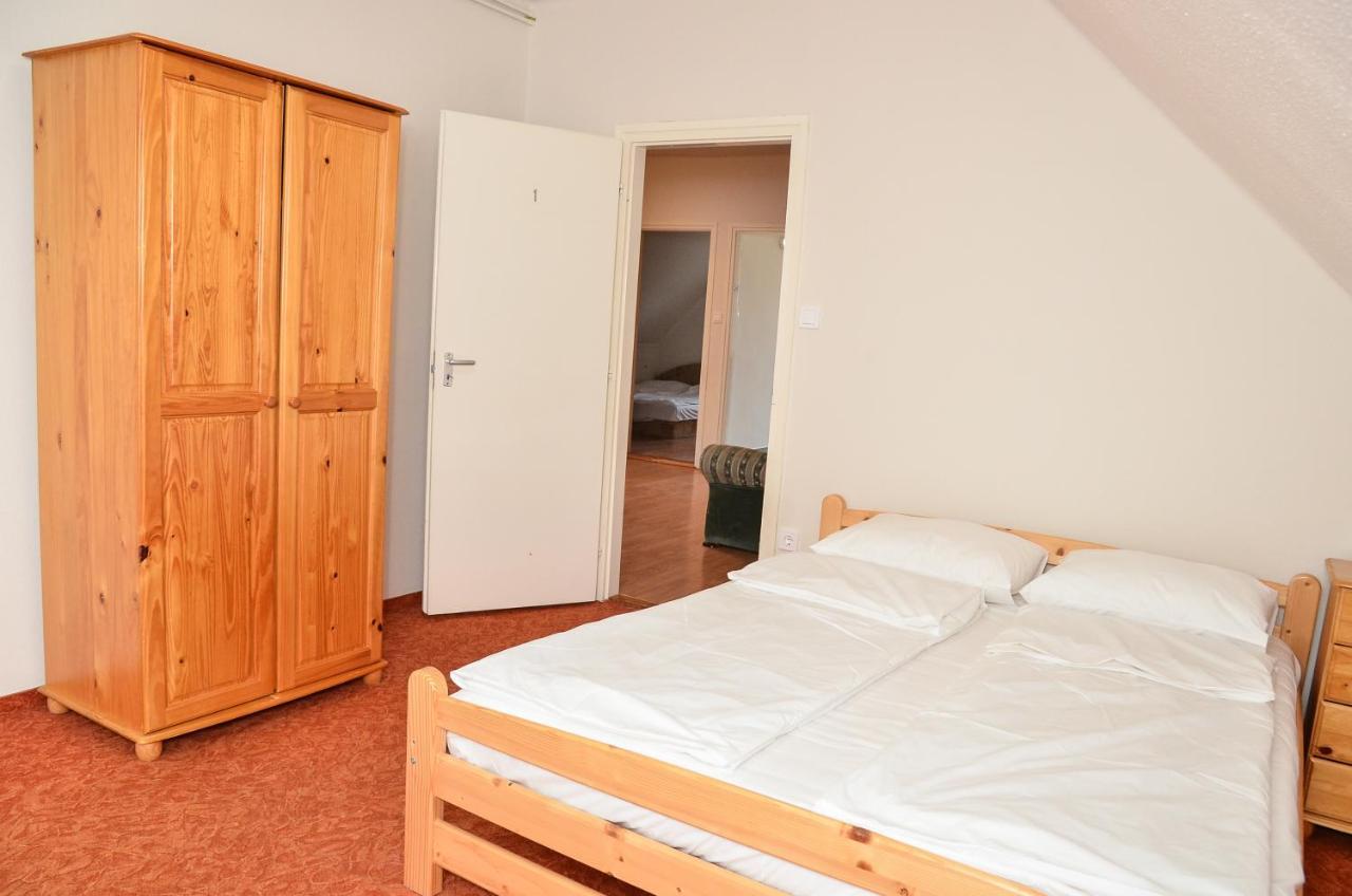 Gábor Áron Apartman Hajduszoboszlo Exterior foto