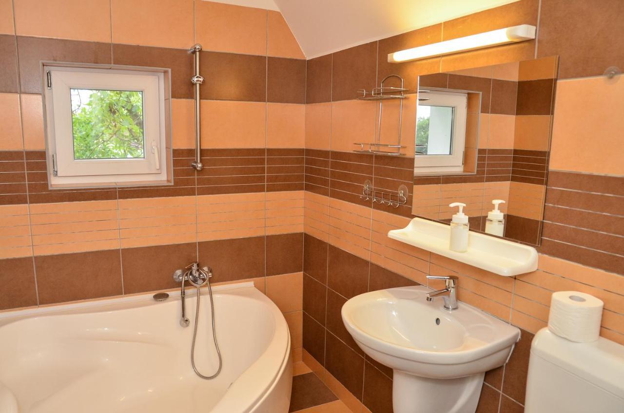 Gábor Áron Apartman Hajduszoboszlo Exterior foto