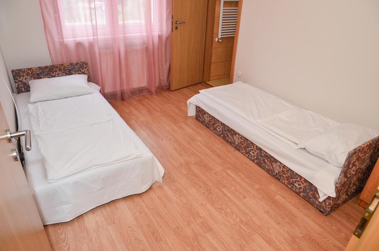 Gábor Áron Apartman Hajduszoboszlo Exterior foto